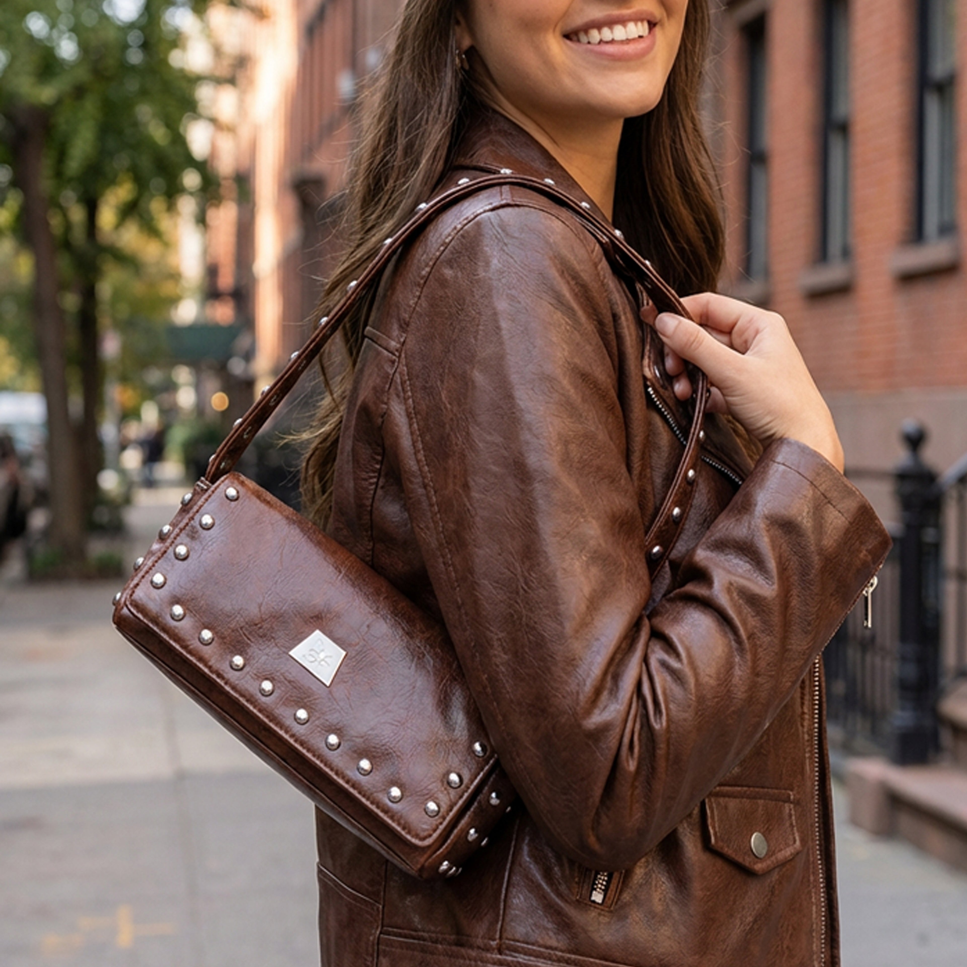 BLOCK36: MINIBAG COL MARRONE IN ECOPELLE CON BORCHIE