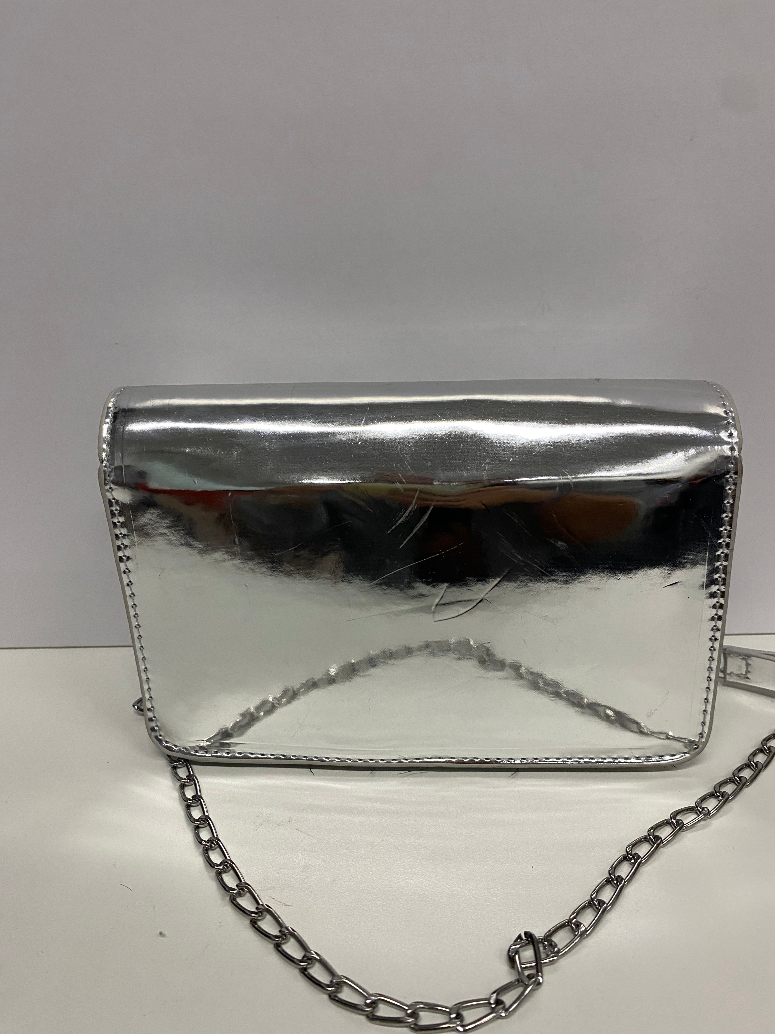 POCHETTE ELEGANTE  COL ARGENTO LUCIDO  E TRACOLLA