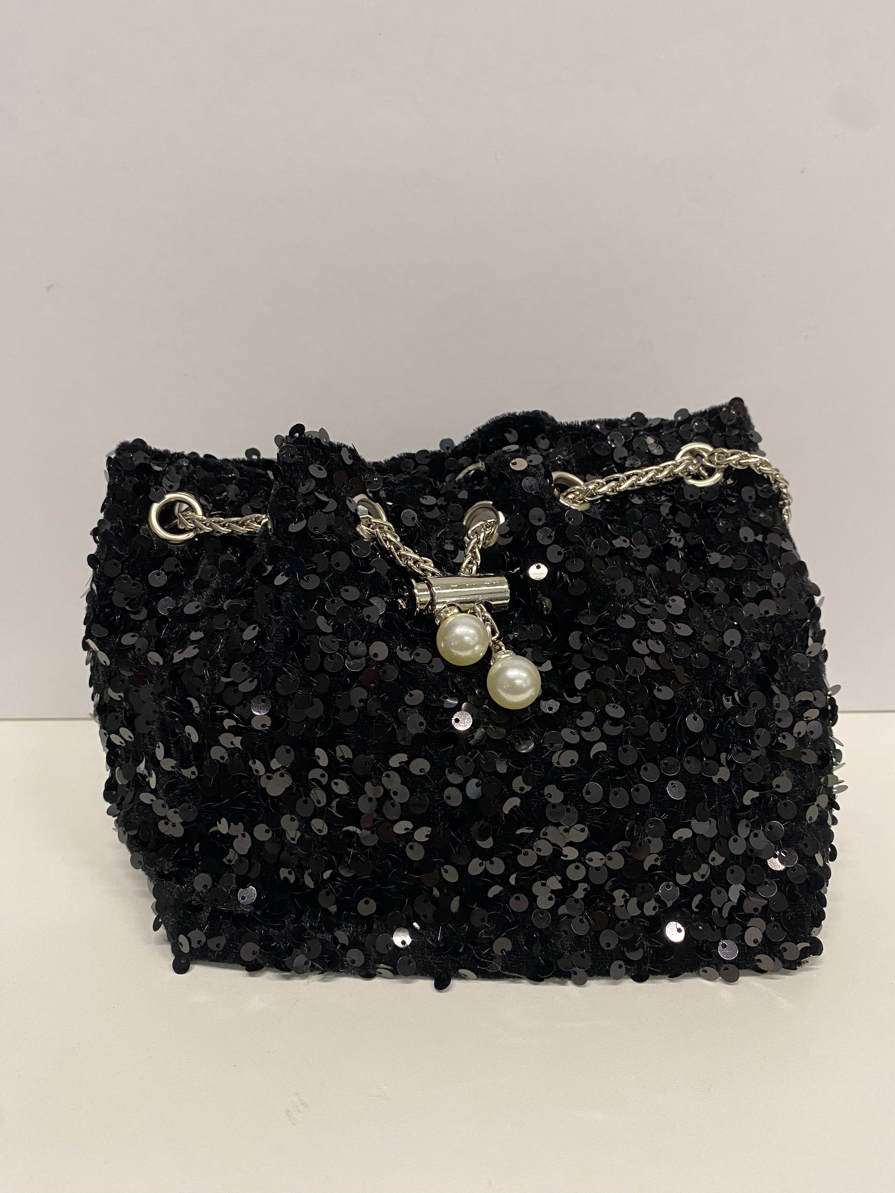 BORSA A SECCHIELLO CON PAILLETTES NERA