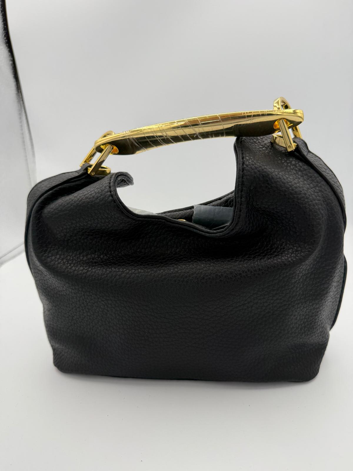 BLOCK36:BORSA  A SPALLA NERA CARATTERIZZATA DA PELLE MARTELLATA E UN MANICO RIGIDO IN METALLO DORATO